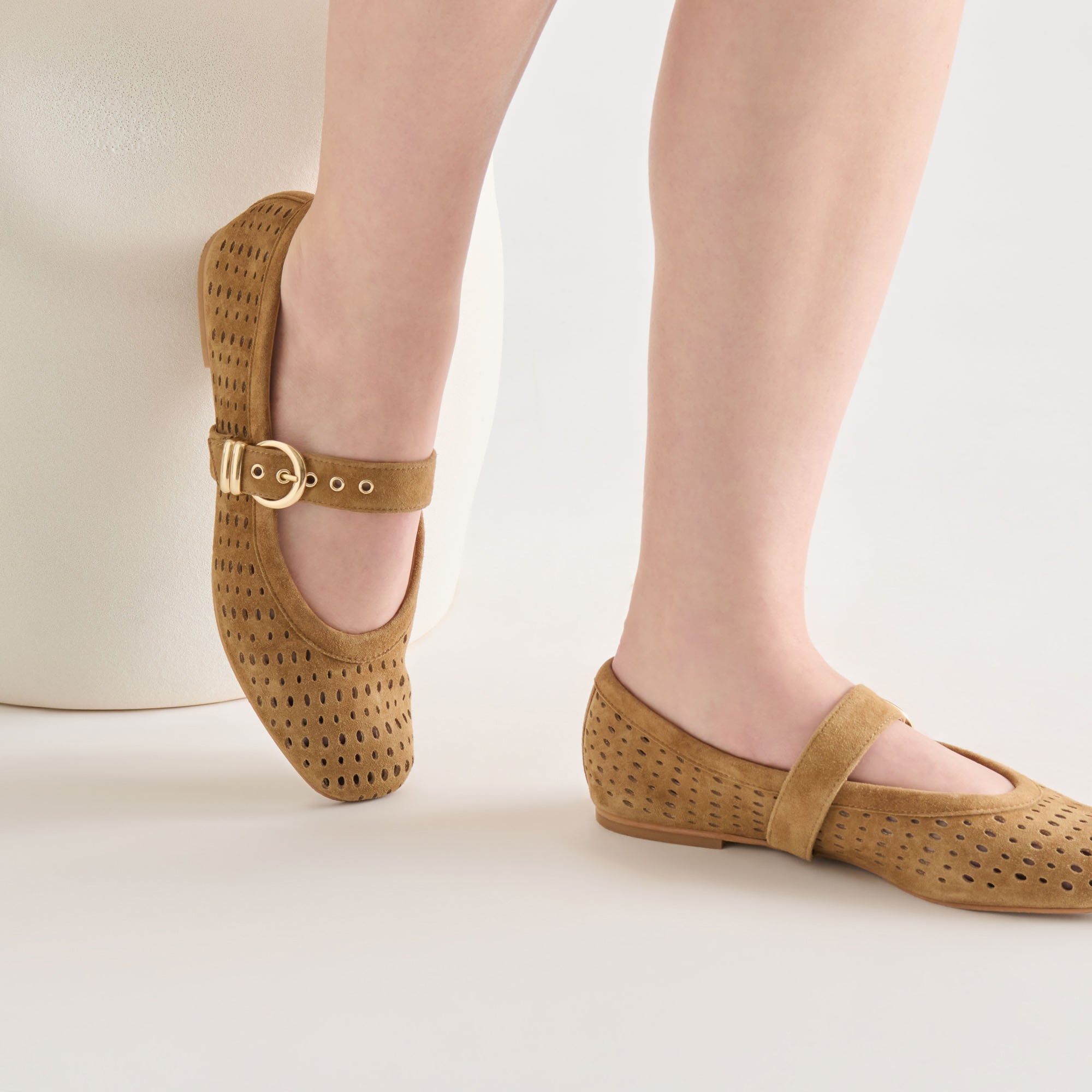 DOLCEVITA-FLATS_BAYLEE_PECANPERFORATEDSUEDE_02_3e9b5654-0fa7-49b3-810b-382beb44185d.jpg