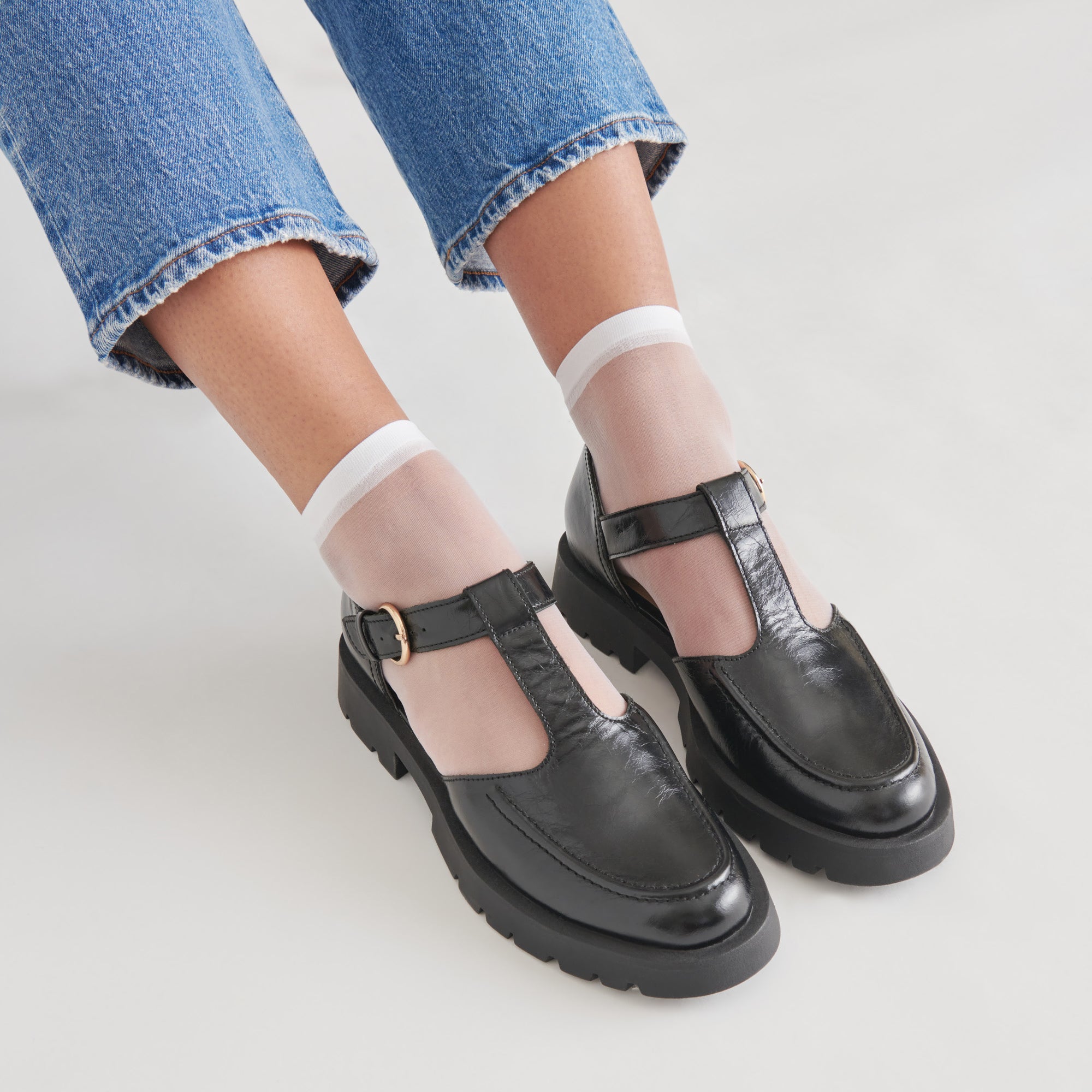 DOLCEVITA-FLATS_EMILIO_MIDNIGHTCRINKLEPATENTLEATHER_ONFOOT-1.jpg