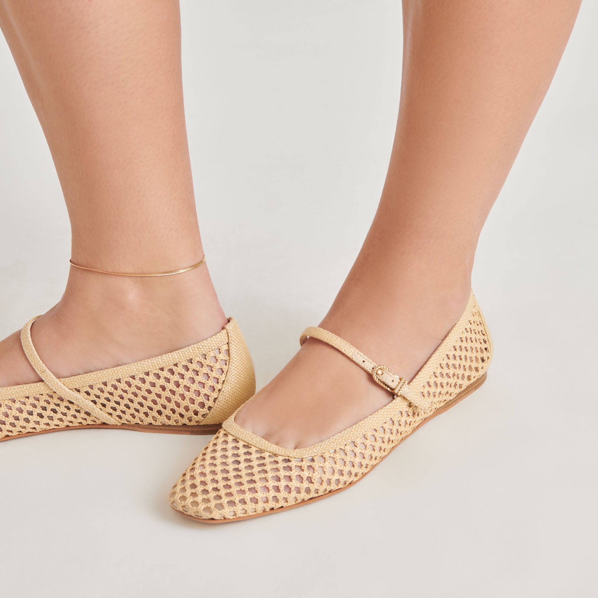 DOLCEVITA-FLATS_RODNIMESH_LIGHTTANWOVENMESH-ONFOOT_dc457505-355d-4954-9e1e-c3083b3cadc6.jpg