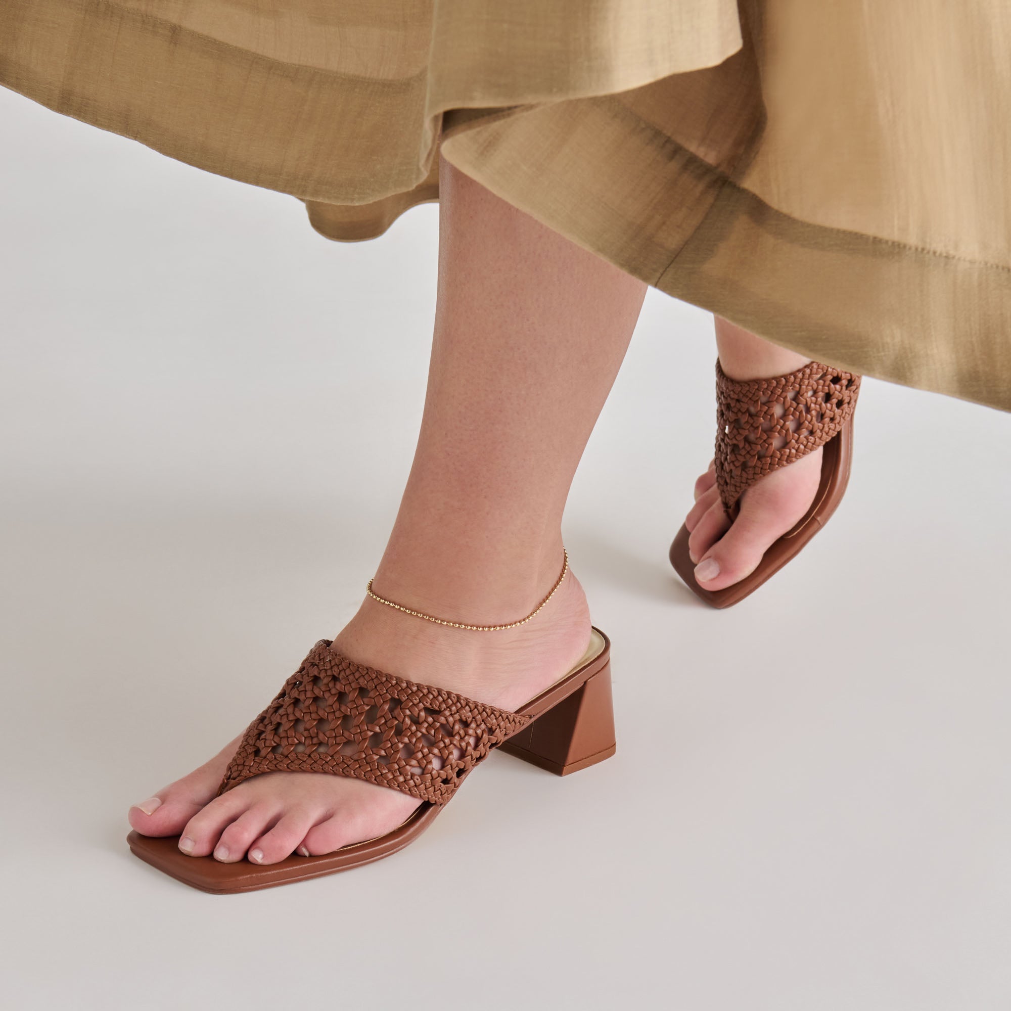 DOLCEVITA-HEEL_BARLO_COGNACWOVENSTELLA_02.jpg
