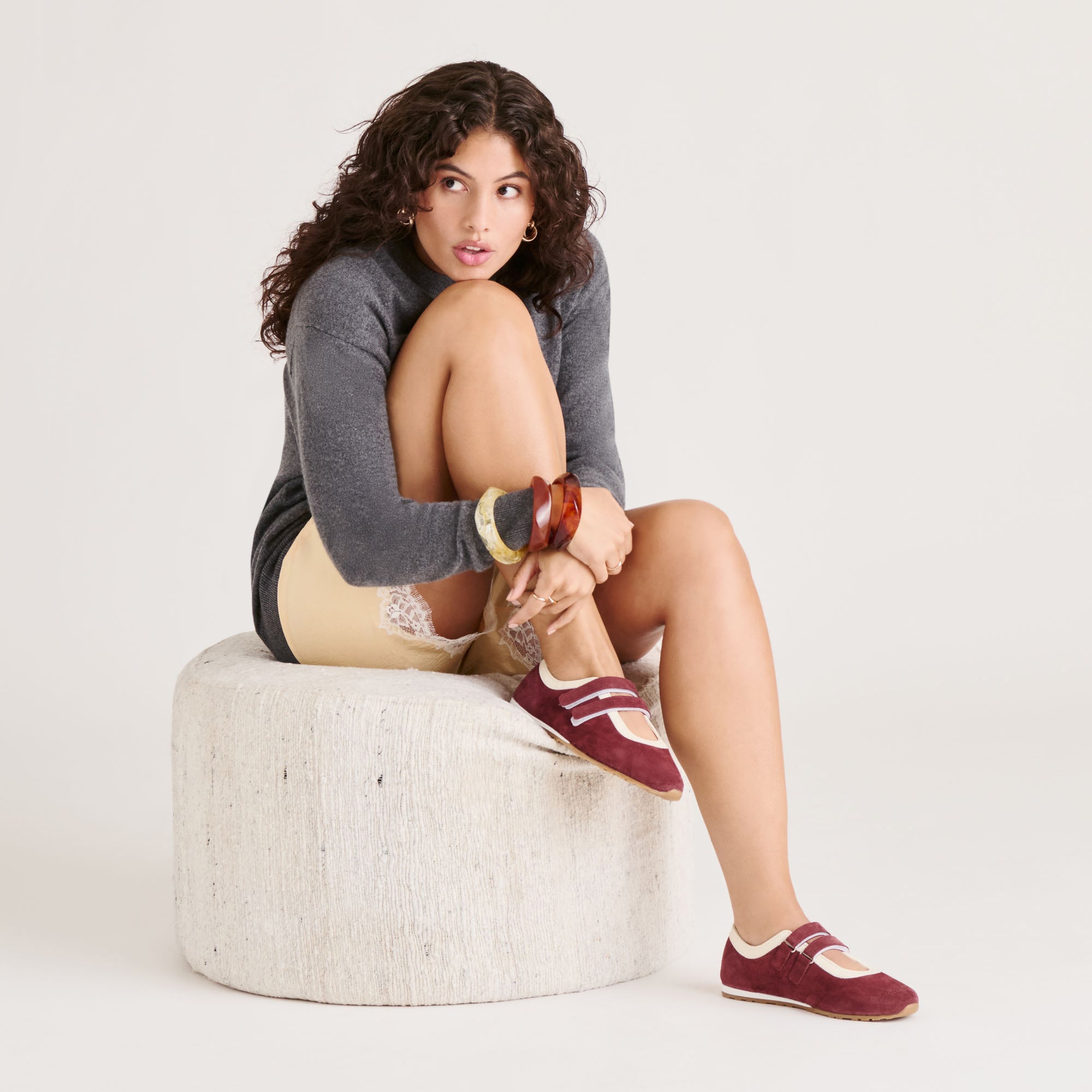 DOLCEVITA-SNEAKERS_SWAN_BURGUNDYSUEDE_1-1.jpg