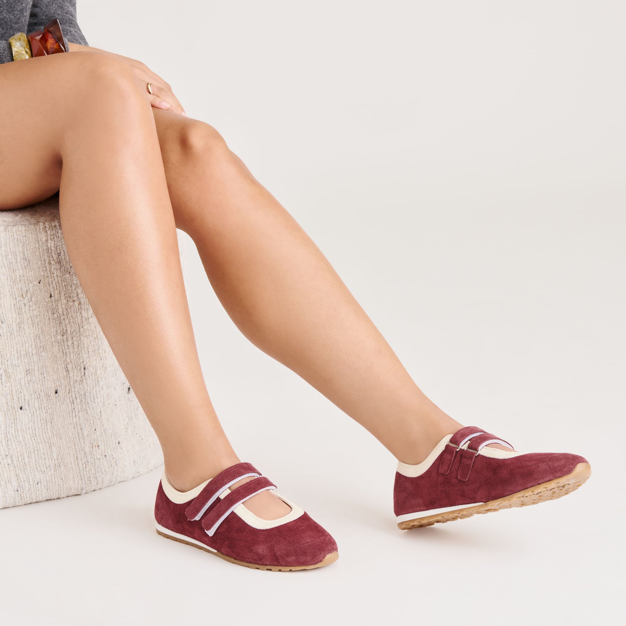 DOLCEVITA-SNEAKERS_SWAN_BURGUNDYSUEDE_3-1.jpg